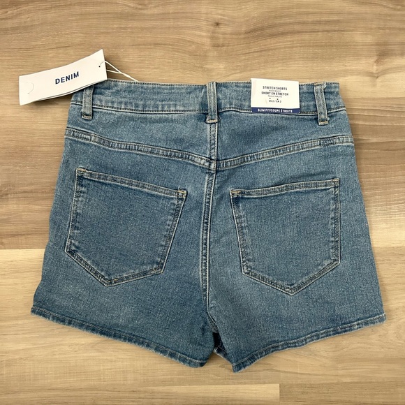 High-Waisted Medium Wash Stretch Shorts - Picture 2 of 3